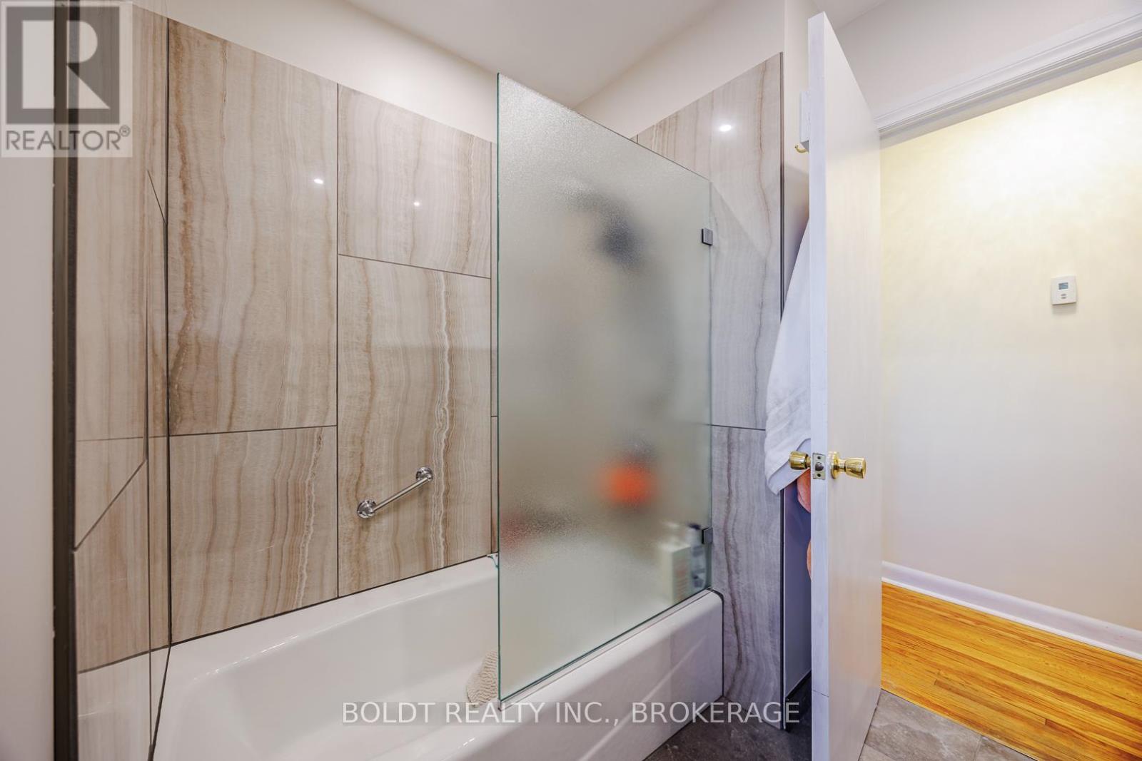 24 Winslow Crescent, Thorold, Ontario  L2V 3S1 - Photo 11 - X12668252