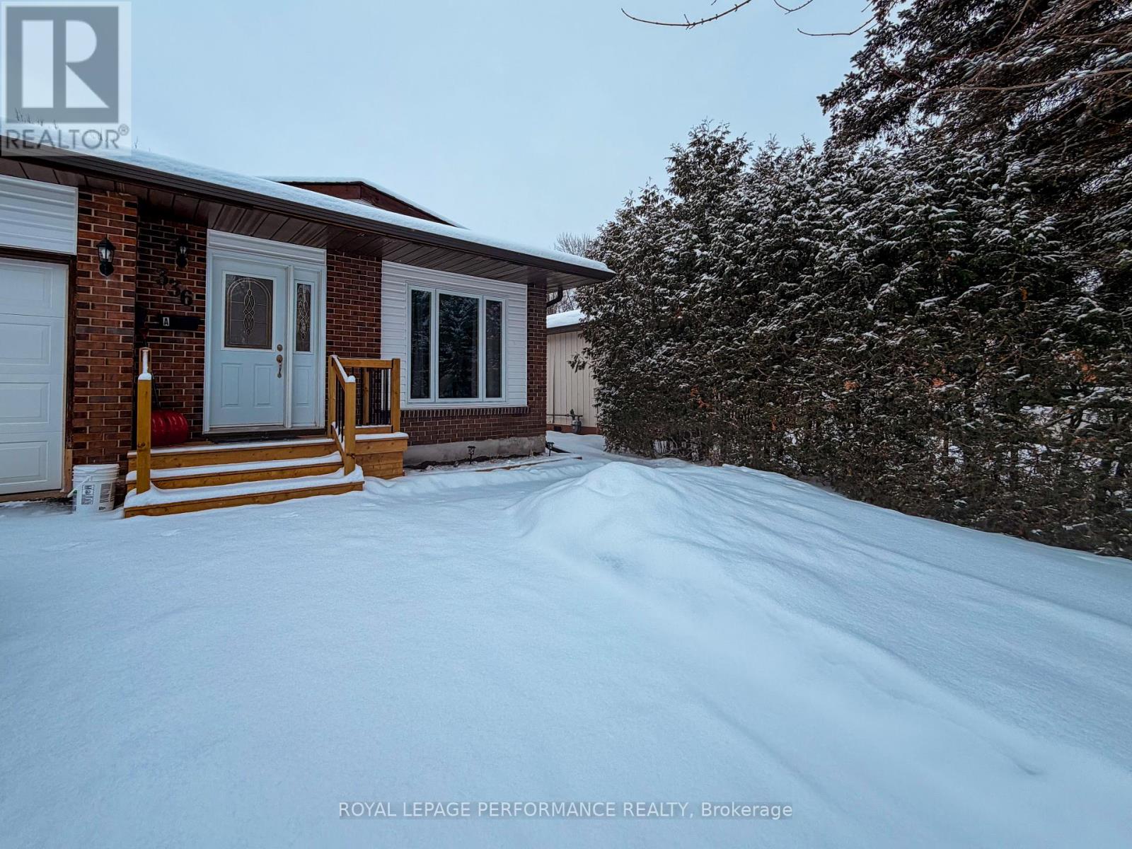 B - 336 Tulip Crescent, Ottawa, Ontario K1E 2B1 - Photo 1 - X12639792