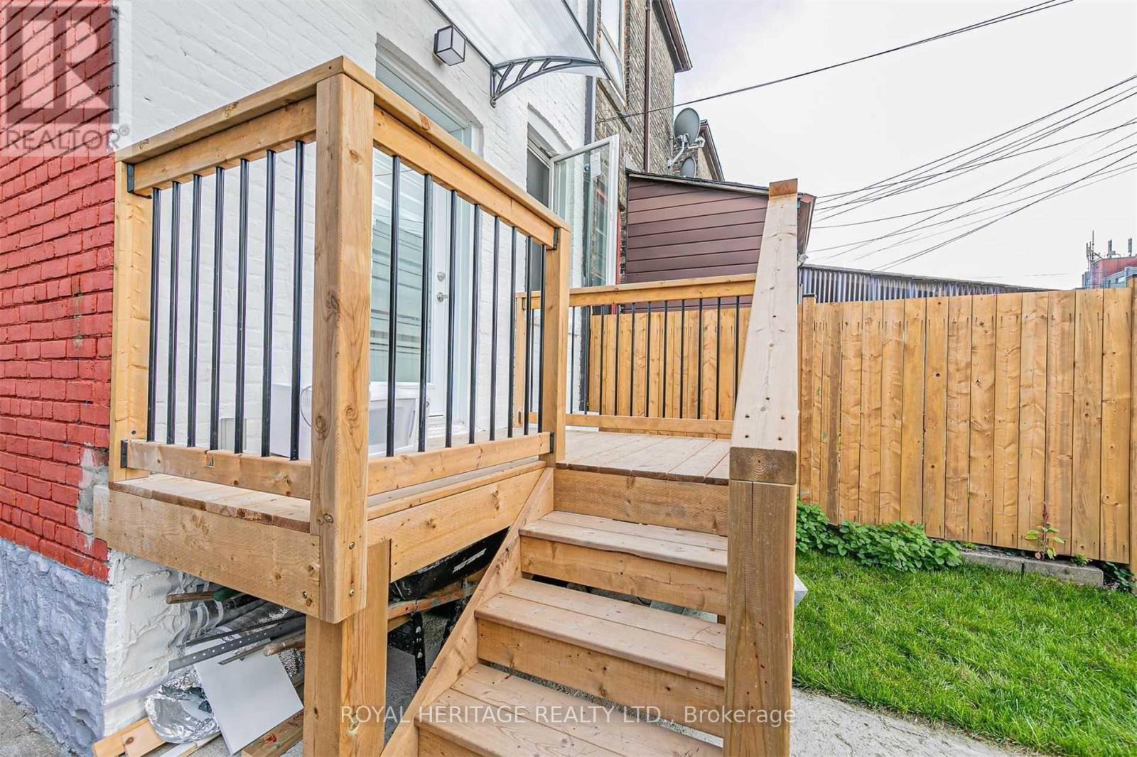 66a Bellevue Avenue, Toronto, Ontario  M5T 2N4 - Photo 2 - C12667928