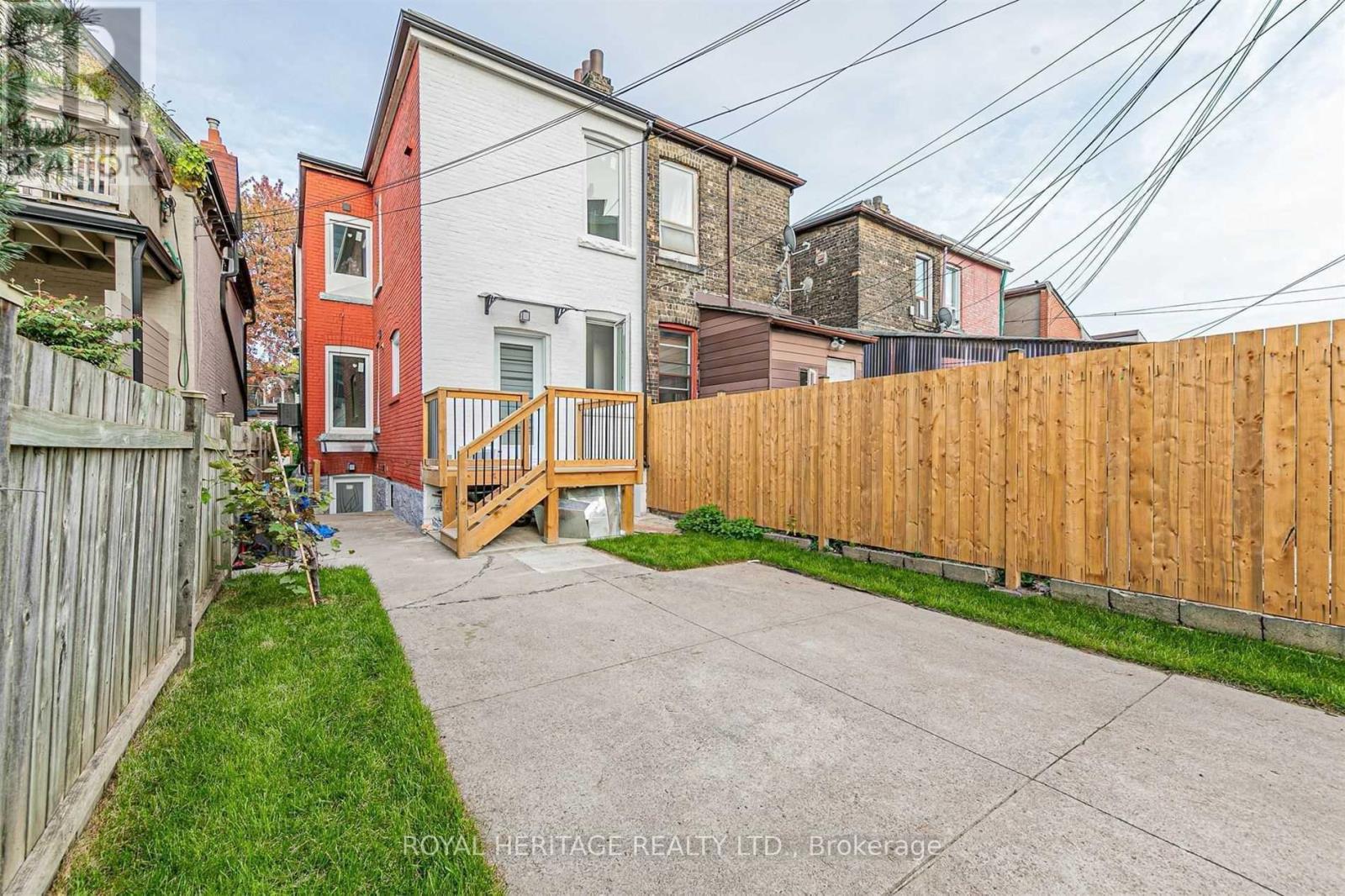 66a Bellevue Avenue, Toronto, Ontario  M5T 2N4 - Photo 3 - C12667928