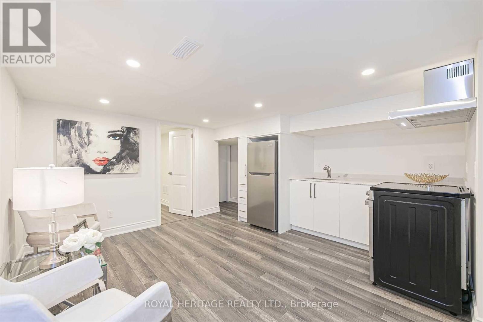 66a Bellevue Avenue, Toronto, Ontario  M5T 2N4 - Photo 4 - C12667928