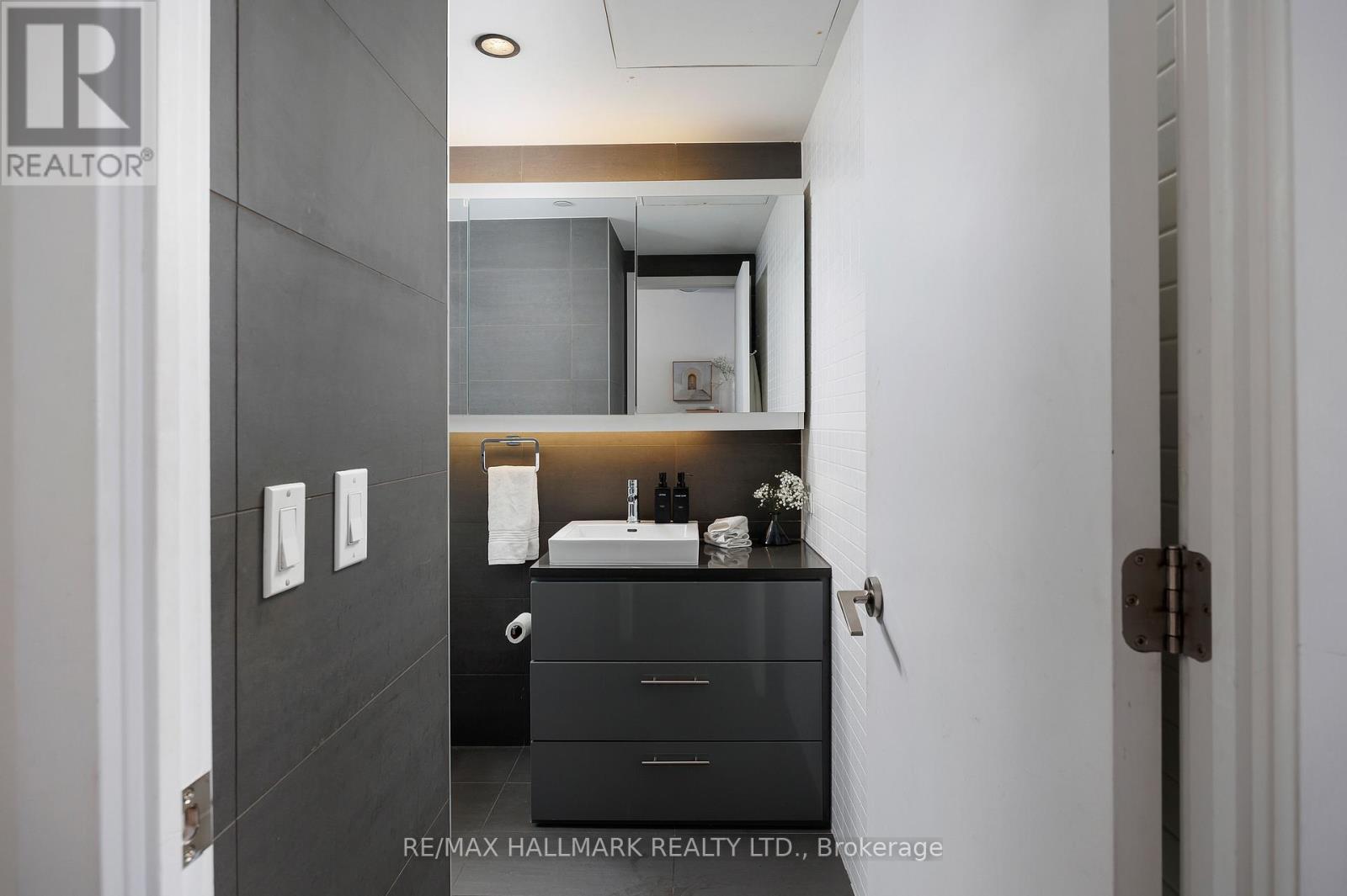 1109 - 51 Trolley Crescent, Toronto, Ontario  M5A 0E9 - Photo 15 - C12667960