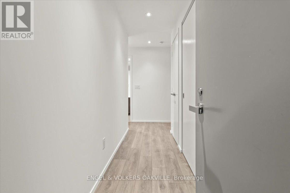 2405 - 159 Dundas Street E, Toronto, Ontario  M5B 0A9 - Photo 4 - C12668012