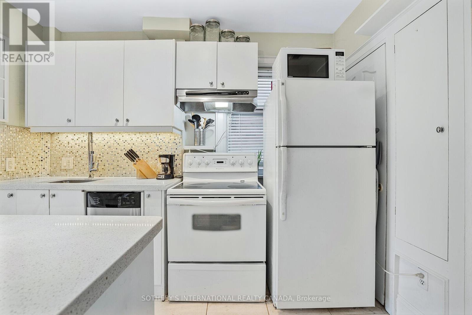 12 Belsize Drive, Toronto, Ontario  M4S 1L4 - Photo 15 - C12668054