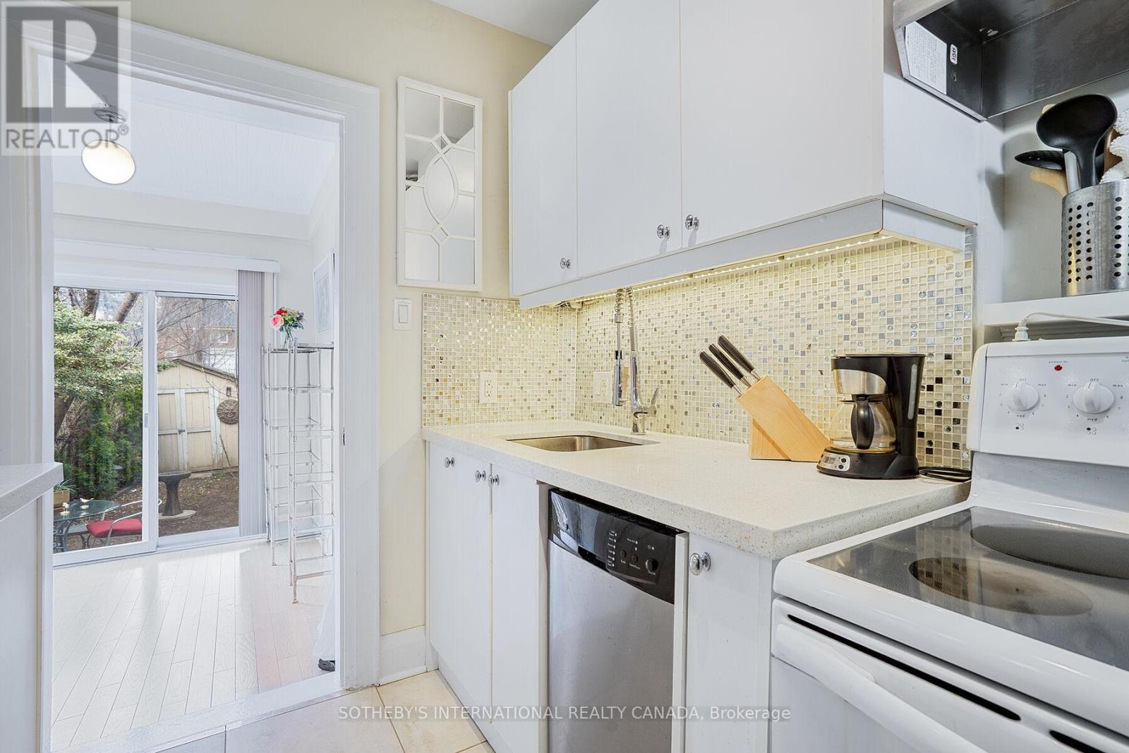 12 Belsize Drive, Toronto, Ontario  M4S 1L4 - Photo 16 - C12668054