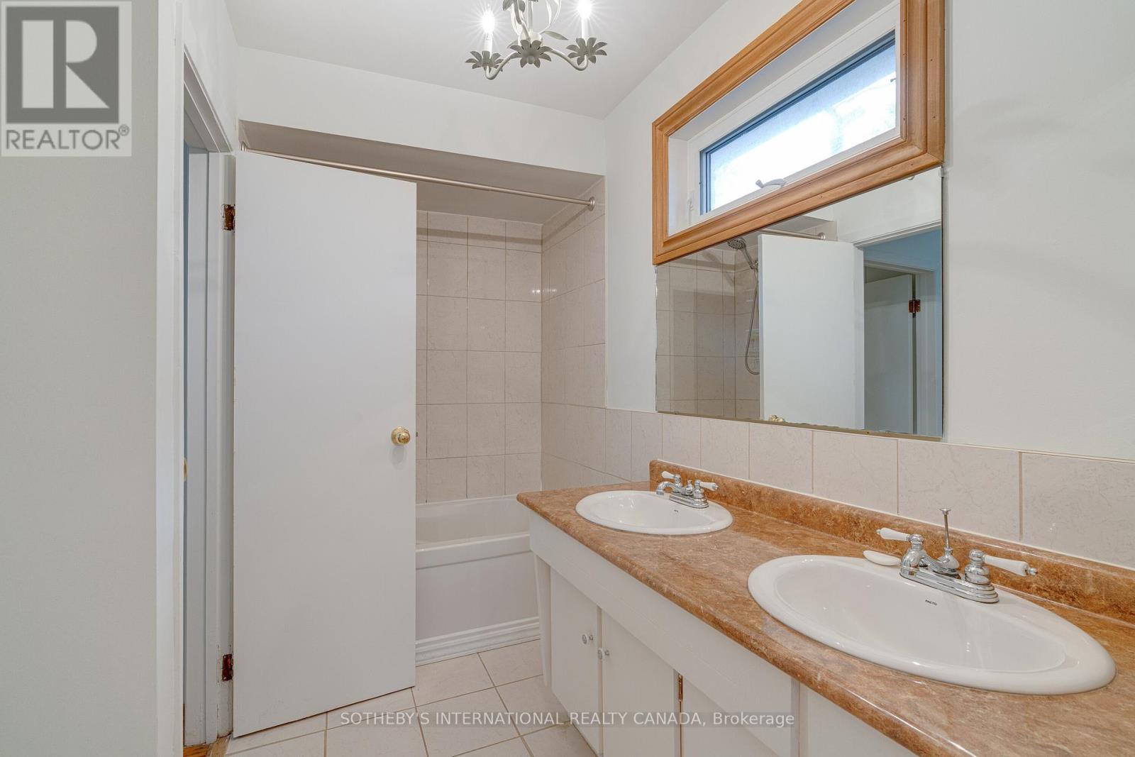 19 Gleneagle Crescent, Toronto, Ontario  M2J 3H4 - Photo 12 - C12668062