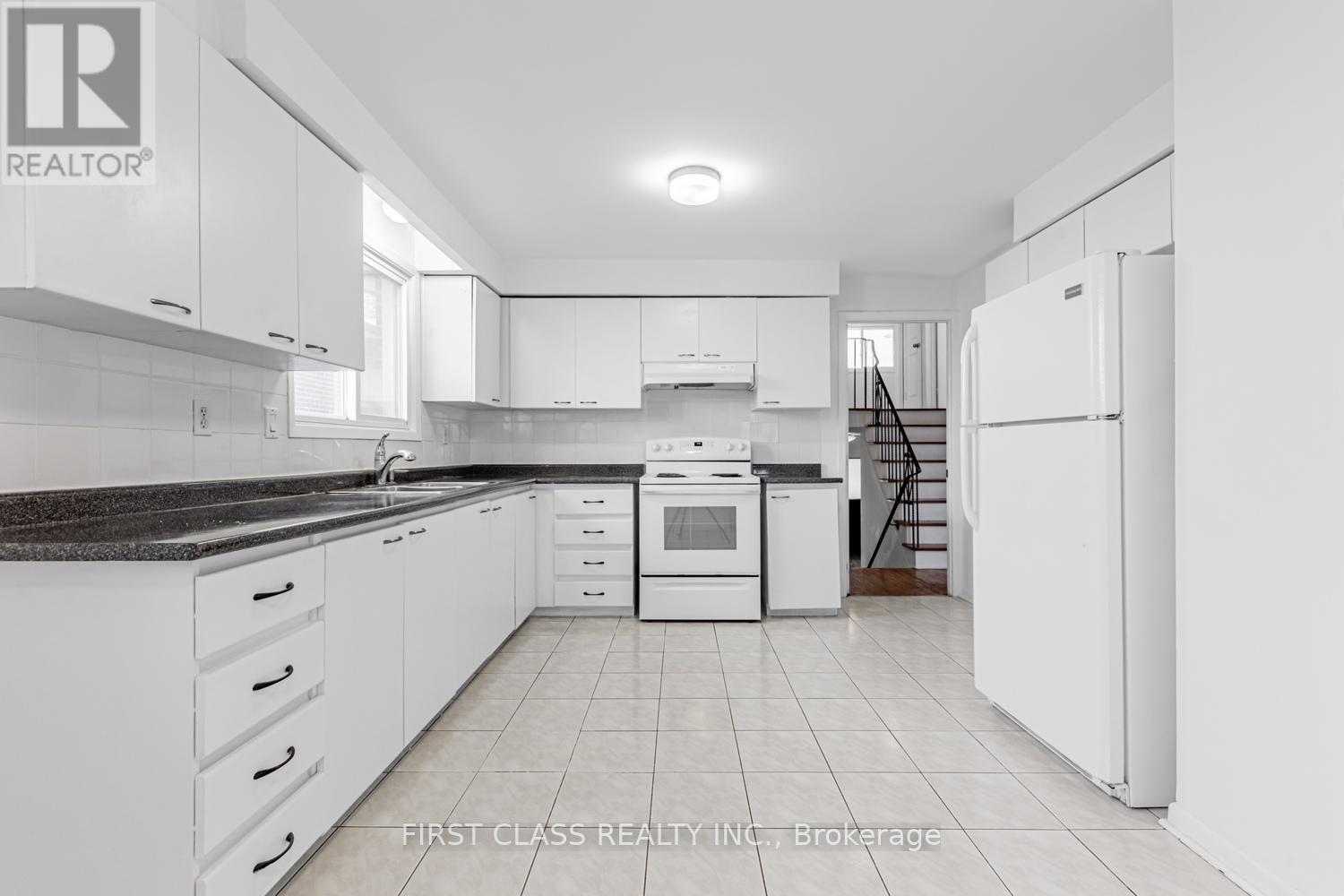 211 Shawnee Circle, Toronto, Ontario  M2H 2Y3 - Photo 6 - C12668120