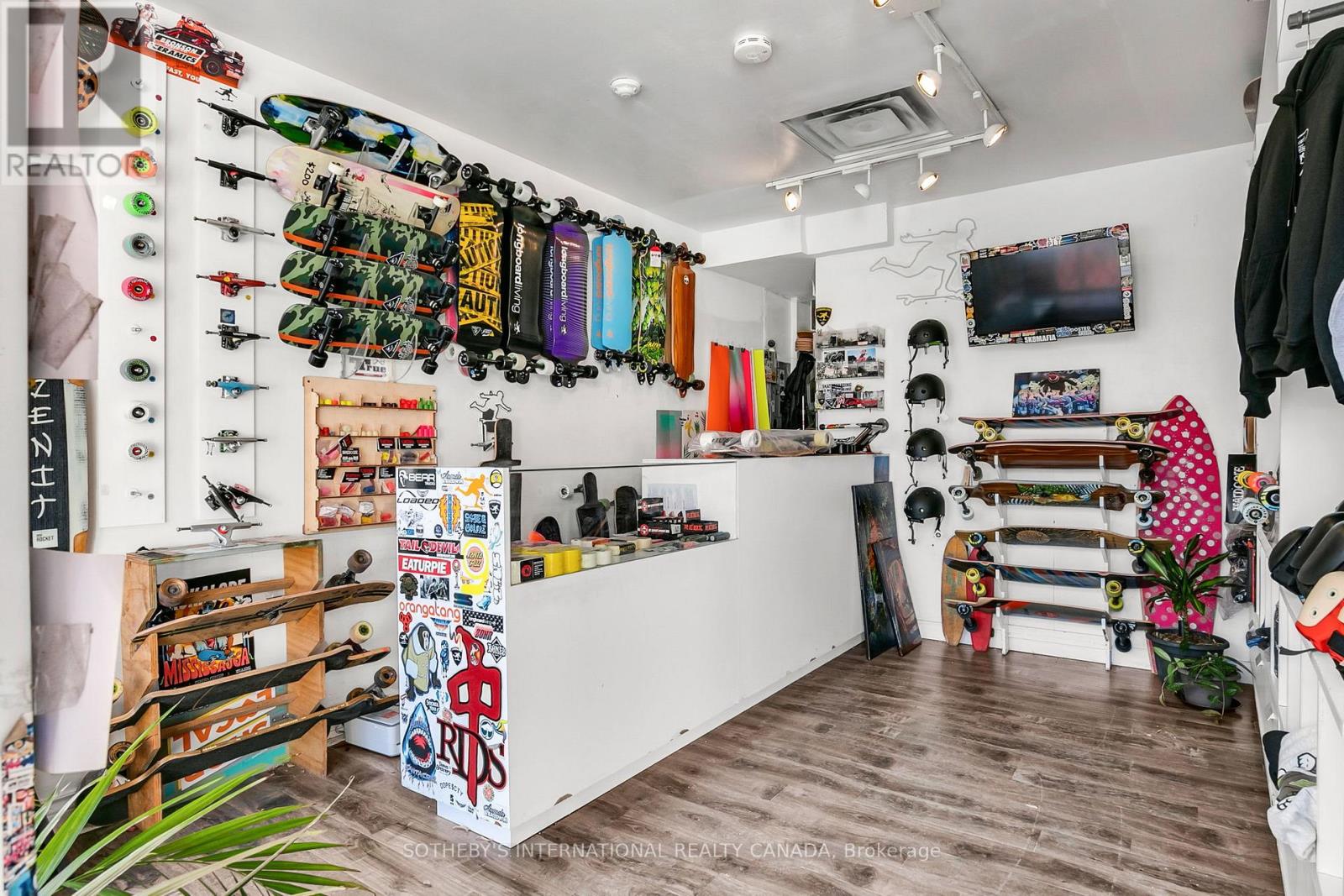 Main Floor - 202 Augusta Avenue, Toronto, Ontario  M5T 2L6 - Photo 4 - C12668216