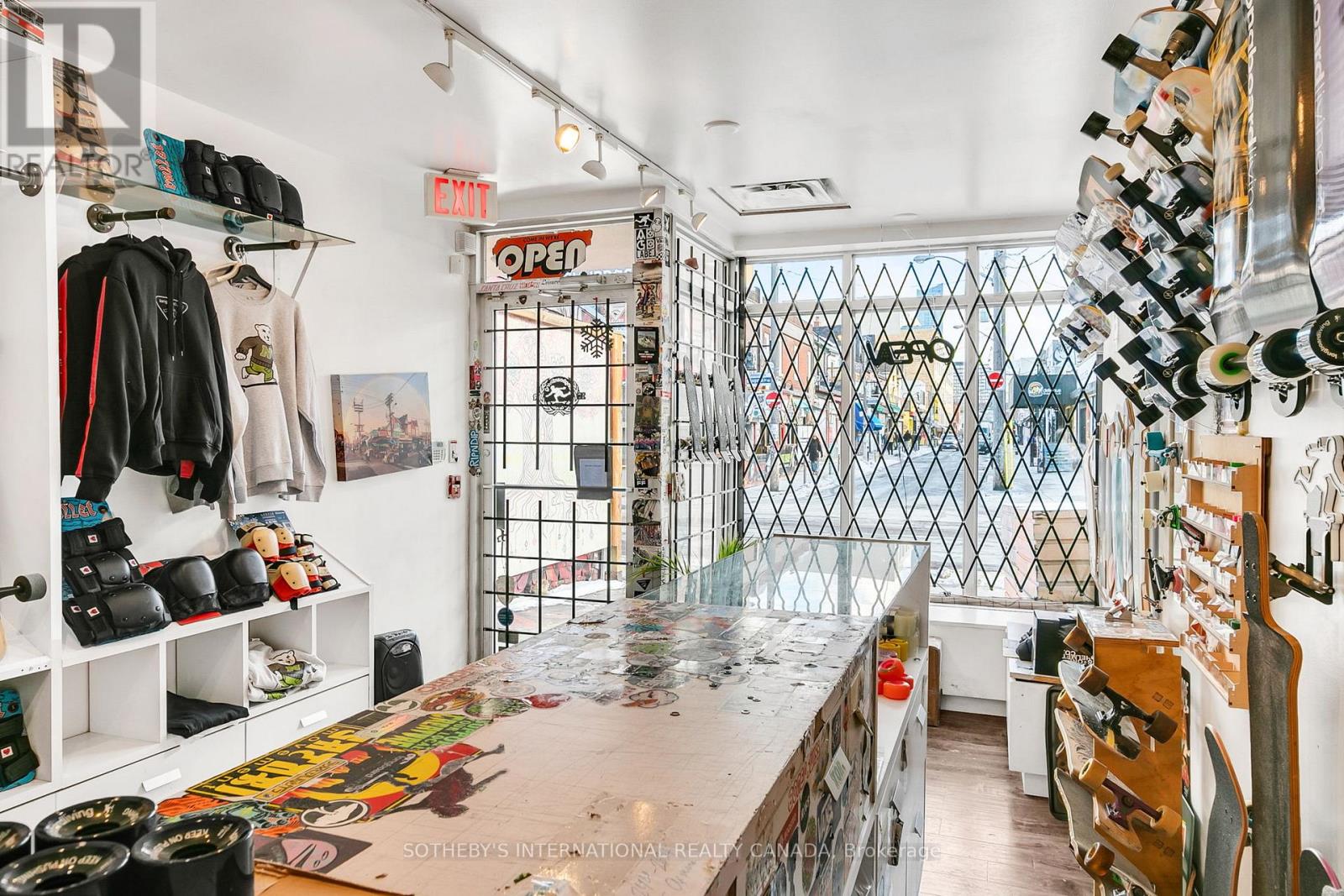 Main Floor - 202 Augusta Avenue, Toronto, Ontario  M5T 2L6 - Photo 8 - C12668216