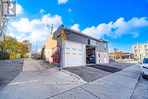 2793 Danforth Avenue, Toronto, Ontario  M4C 1L9 - Photo 6 - E12668008