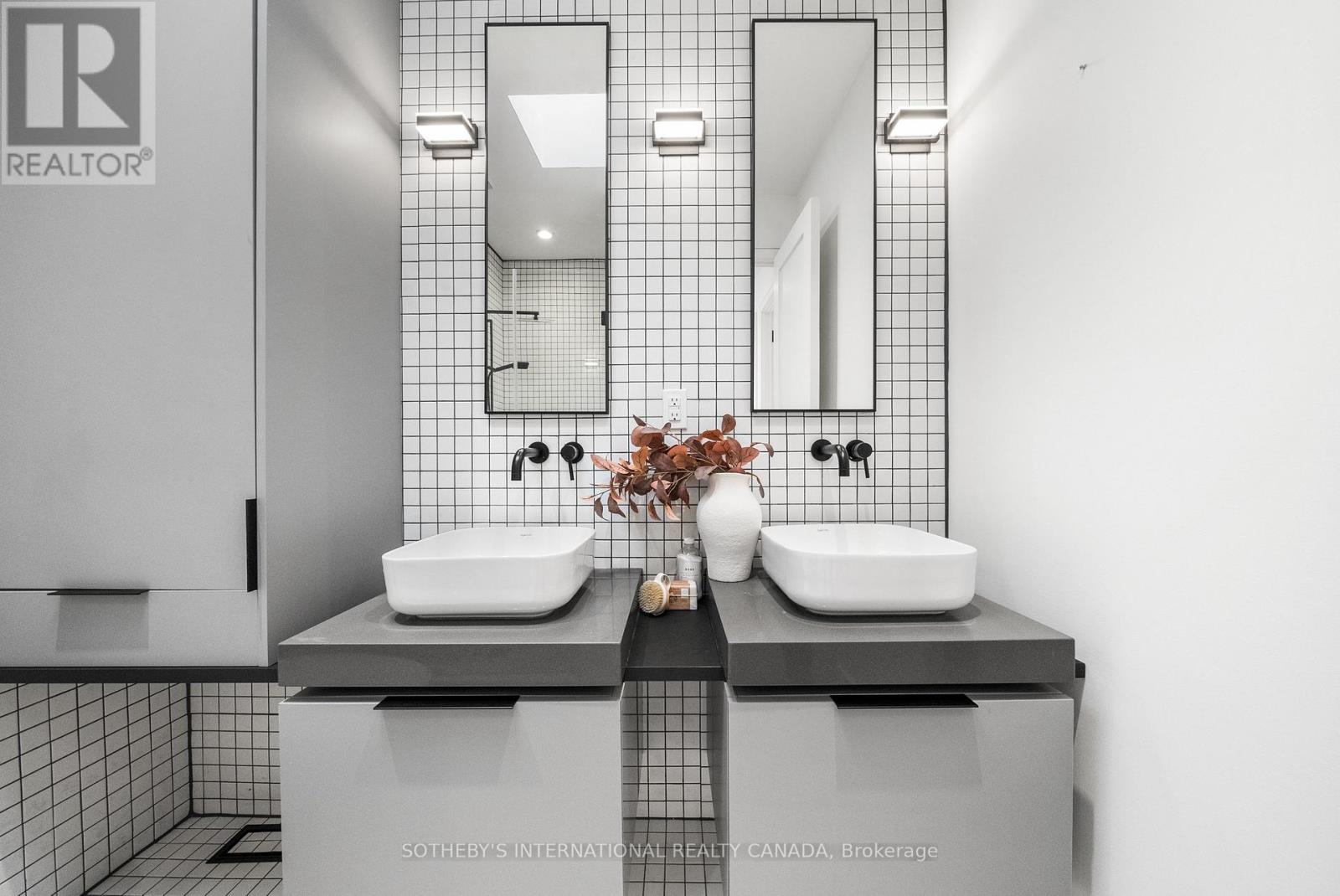 83 Virginia Avenue, Toronto, Ontario  M4C 2S8 - Photo 26 - E12668036