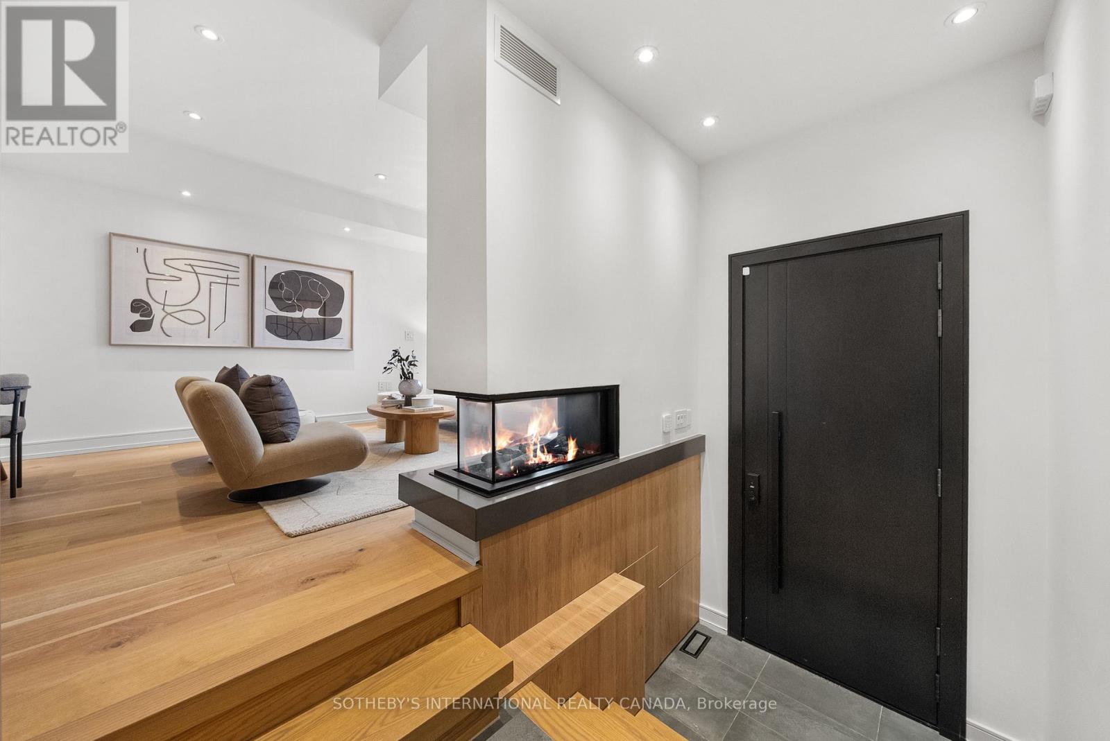 83 Virginia Avenue, Toronto, Ontario  M4C 2S8 - Photo 8 - E12668036