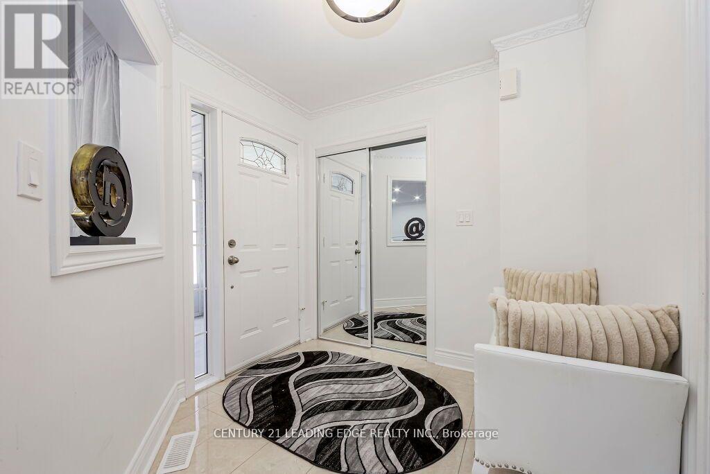 33 Markwood Crescent, Whitby, Ontario  L1R 2S3 - Photo 6 - E12668262