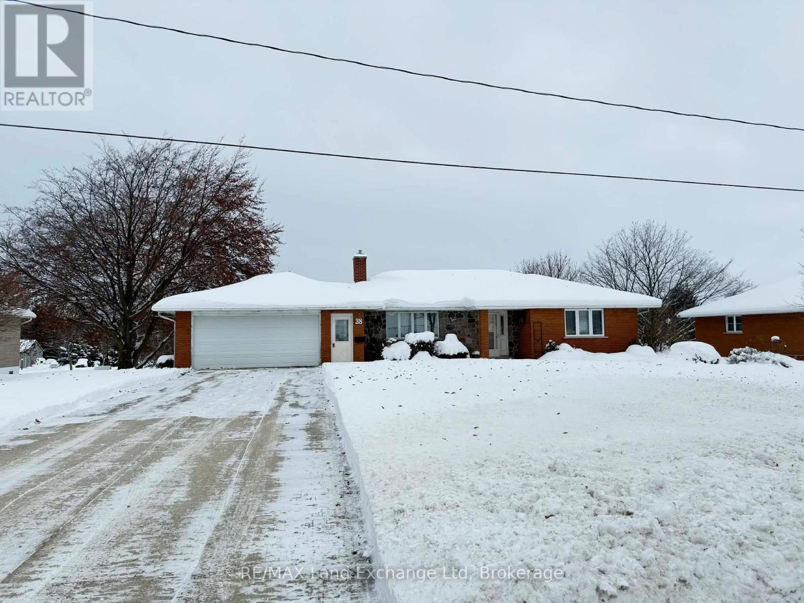 38 HILLCREST STREET W, South Bruce, Ontario