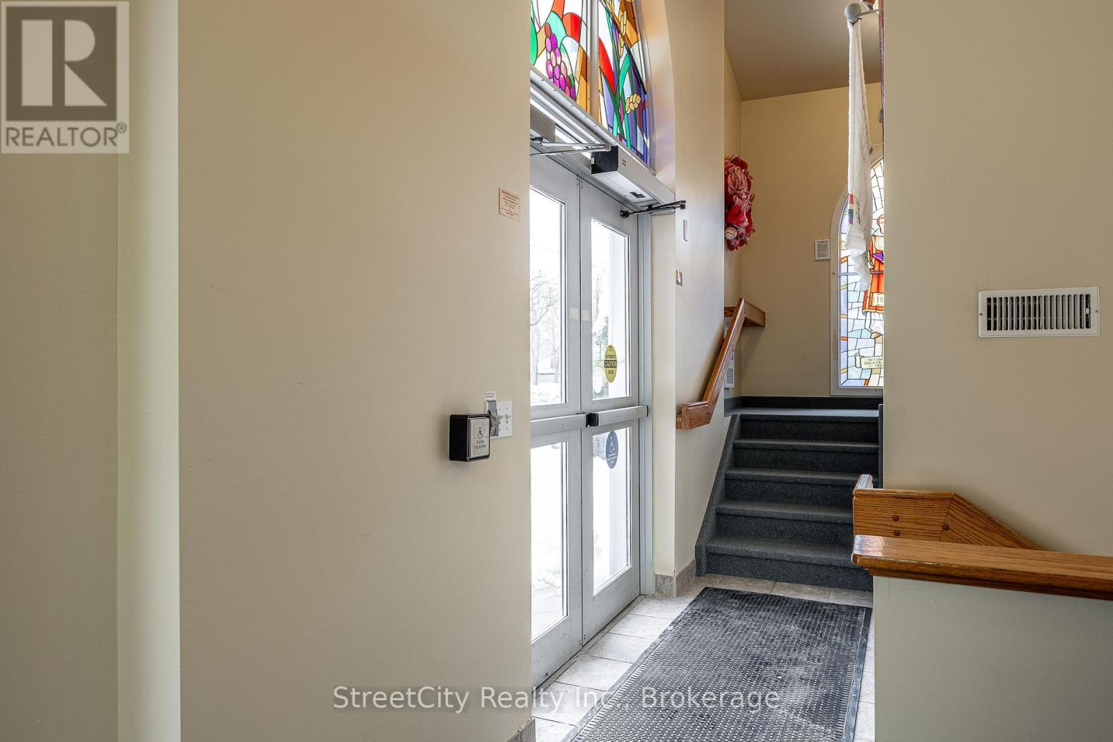 133 Home Street, Stratford, Ontario  N5A 2A2 - Photo 5 - X12668198