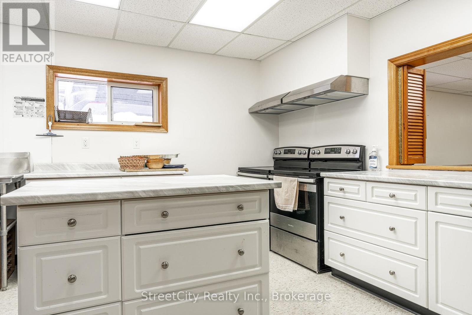 133 Home Street, Stratford, Ontario  N5A 2A2 - Photo 26 - X12668198