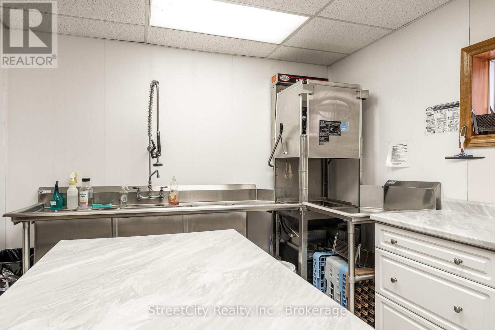 133 Home Street, Stratford, Ontario  N5A 2A2 - Photo 27 - X12668198