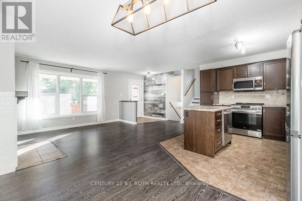 6 Duckworth Street, Essa, Ontario  L0M 1B0 - Photo 12 - N12668086