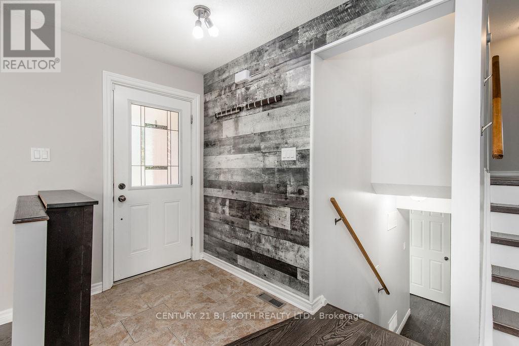 6 Duckworth Street, Essa, Ontario  L0M 1B0 - Photo 6 - N12668086