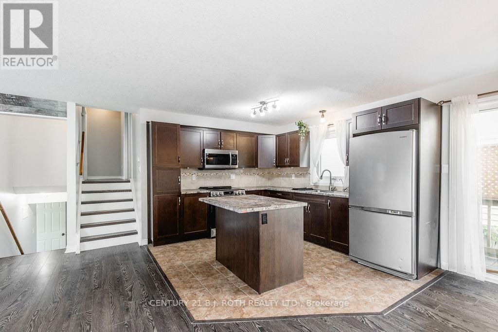 6 Duckworth Street, Essa, Ontario  L0M 1B0 - Photo 9 - N12668086