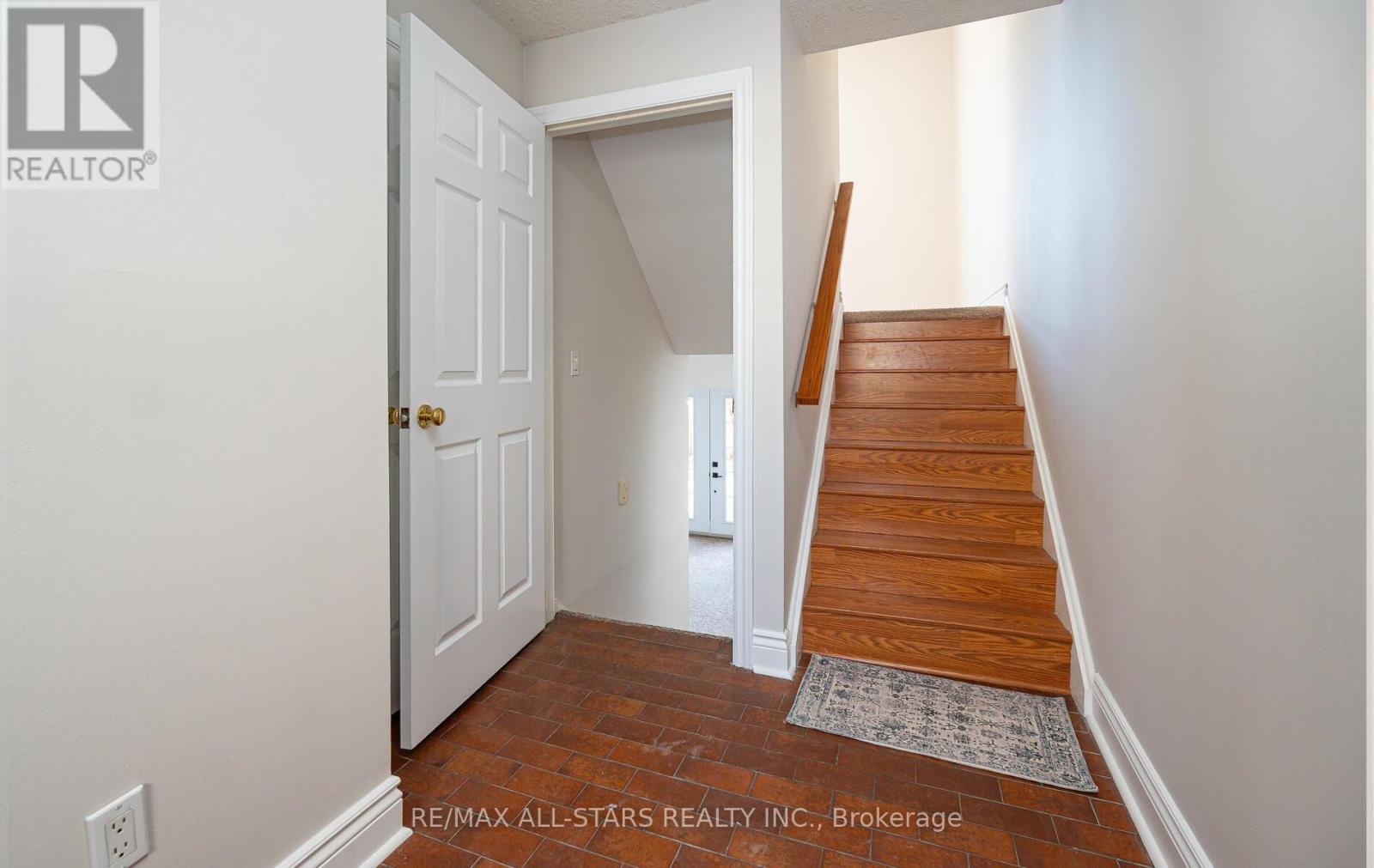 6 Hepworth Way, Markham, Ontario  L3P 3S9 - Photo 5 - N12668108