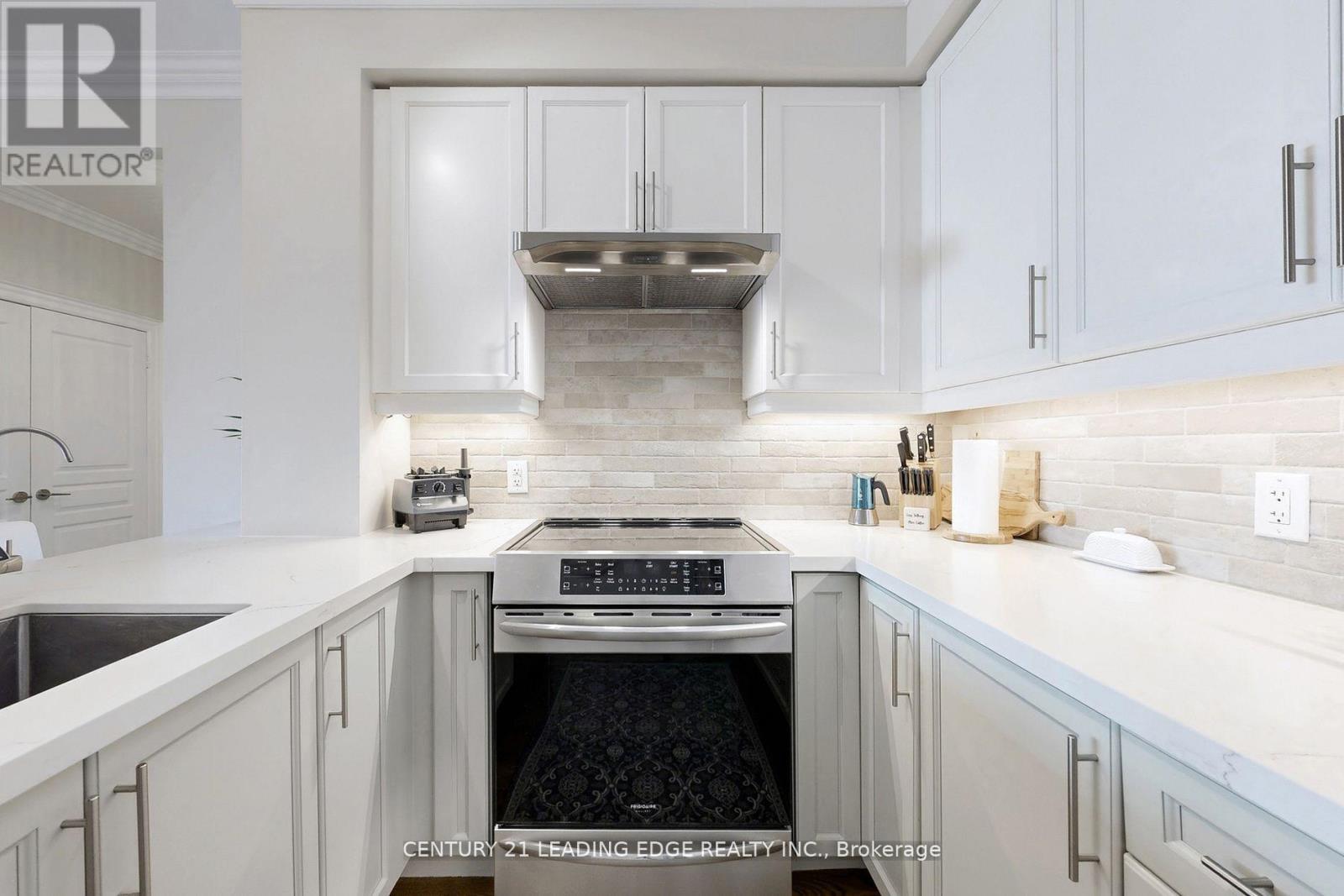 305 - 35 Baker Hill Boulevard, Whitchurch-Stouffville, Ontario  L4A 1P8 - Photo 13 - N12668158