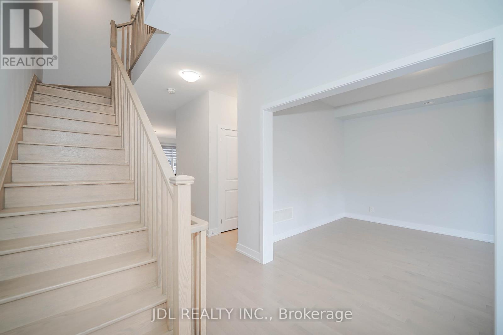 32 Guardhouse Crescent, Markham, Ontario  L6C 3J8 - Photo 12 - N12668274