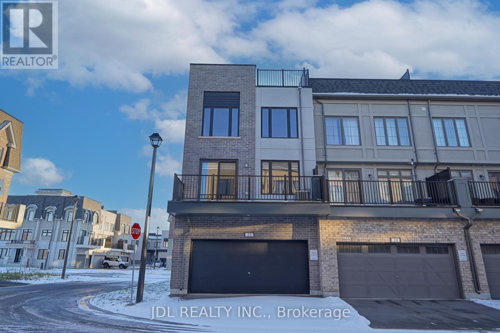 32 Guardhouse Crescent, Markham, Ontario  L6C 3J8 - Photo 5 - N12668274