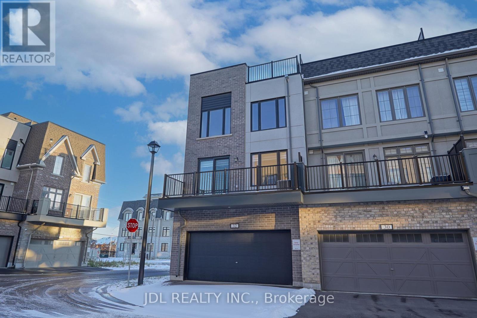 32 Guardhouse Crescent, Markham, Ontario  L6C 3J8 - Photo 6 - N12668274