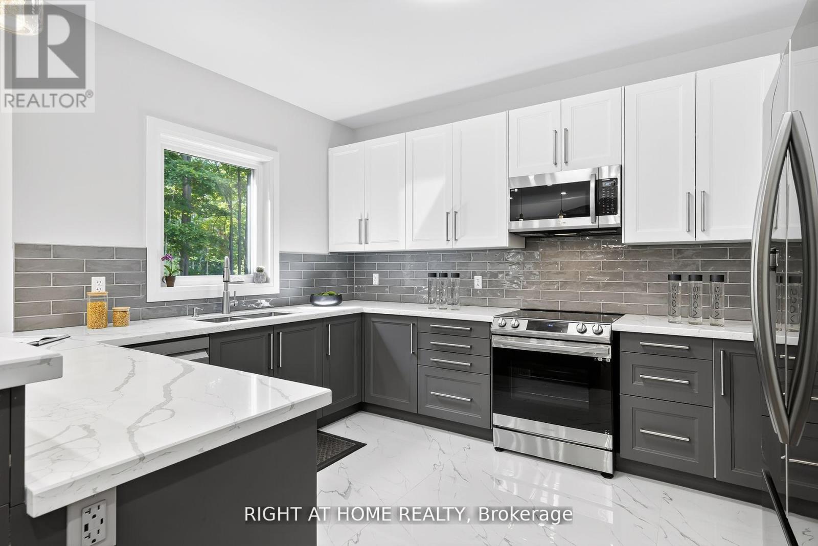 9 Fairlawn Grove, Tiny, Ontario  L9M 0B5 - Photo 9 - S12667930