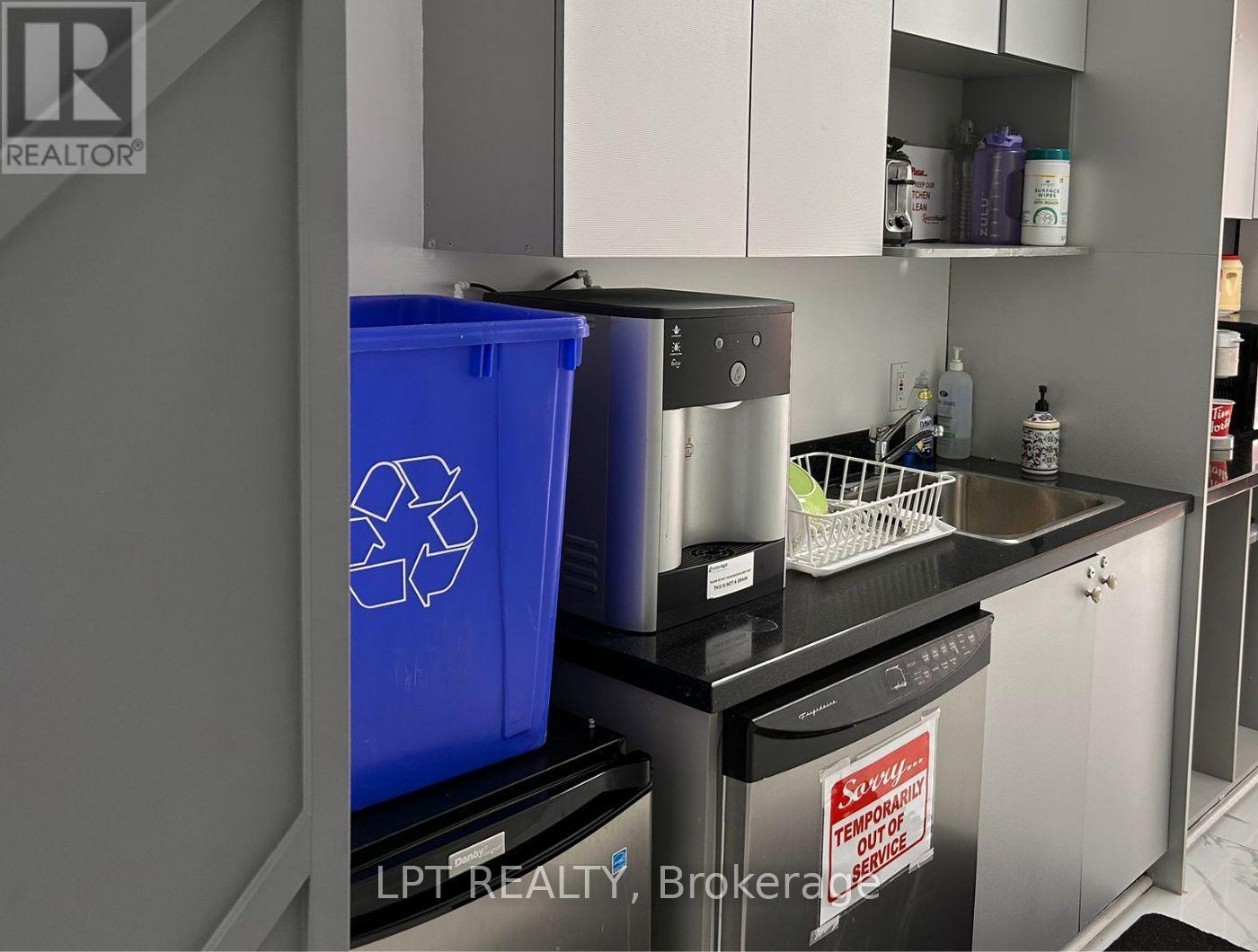 8-200 - 5045 Orbitor Drive, Mississauga, Ontario  L4W 4Y8 - Photo 6 - W12597866