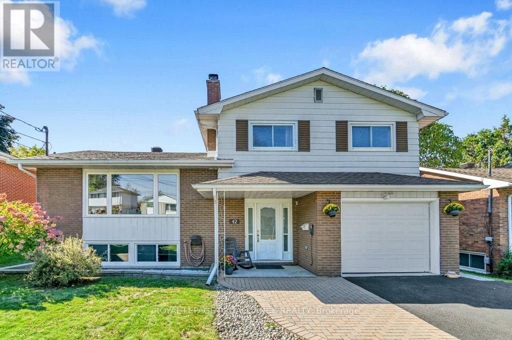 42 Davison Avenue, Brockville, Ontario  K6V 3C2 - Photo 2 - X12461519