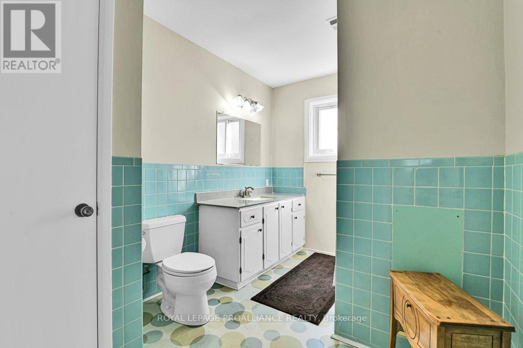42 Davison Avenue, Brockville, Ontario  K6V 3C2 - Photo 21 - X12461519