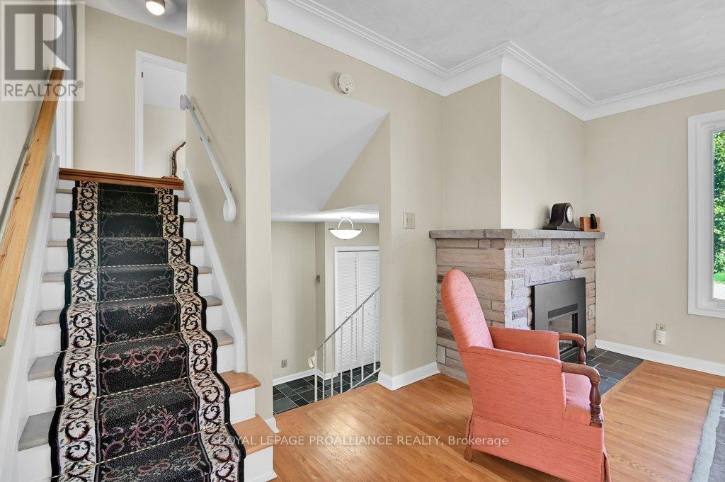 42 Davison Avenue, Brockville, Ontario  K6V 3C2 - Photo 19 - X12461519