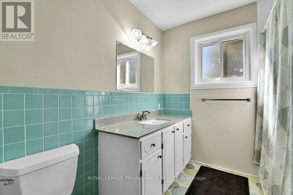 42 Davison Avenue, Brockville, Ontario  K6V 3C2 - Photo 22 - X12461519