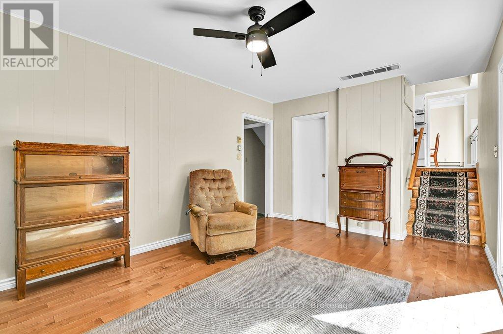 42 Davison Avenue, Brockville, Ontario  K6V 3C2 - Photo 9 - X12461519