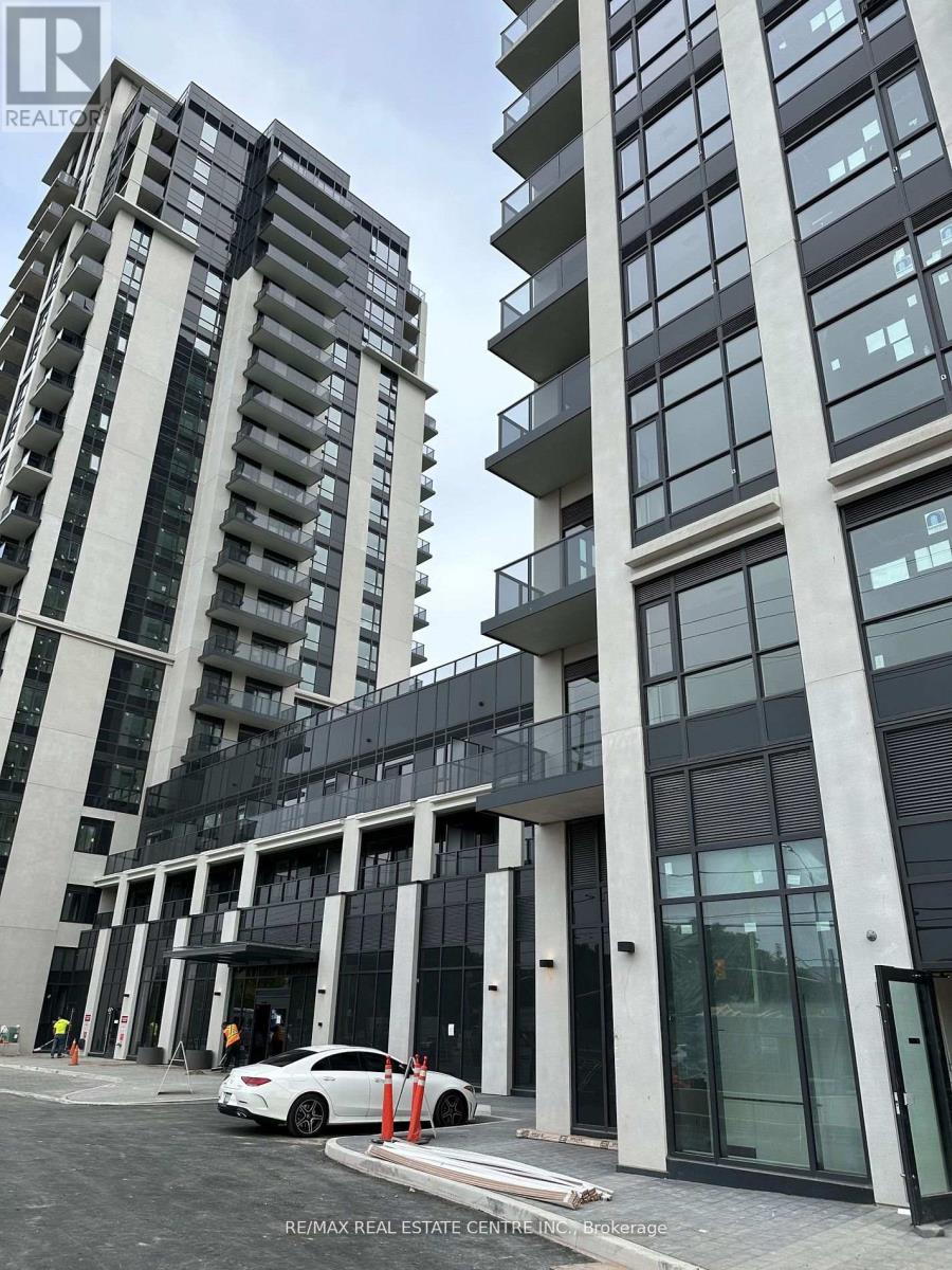 609 W - 202 Burnhamthorpe Road E, Mississauga, Ontario  L5A 4L4 - Photo 1 - W12651934