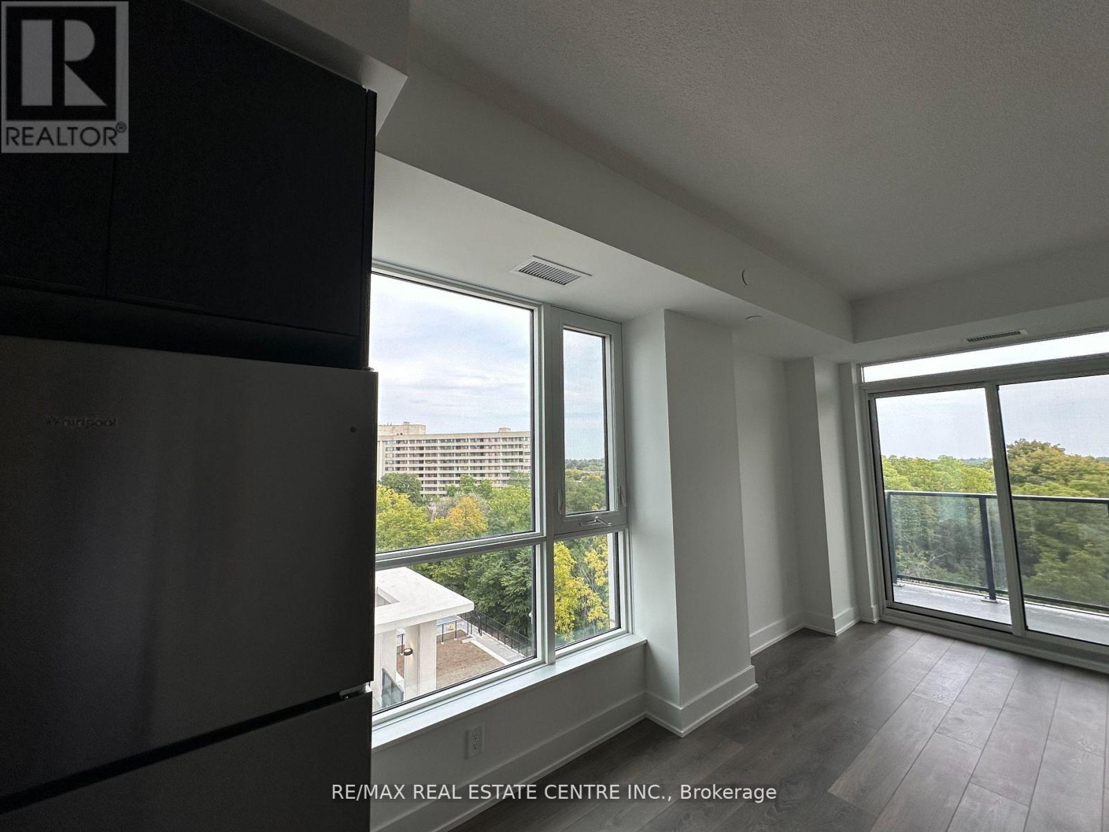 609 W - 202 Burnhamthorpe Road E, Mississauga, Ontario  L5A 4L4 - Photo 6 - W12651934