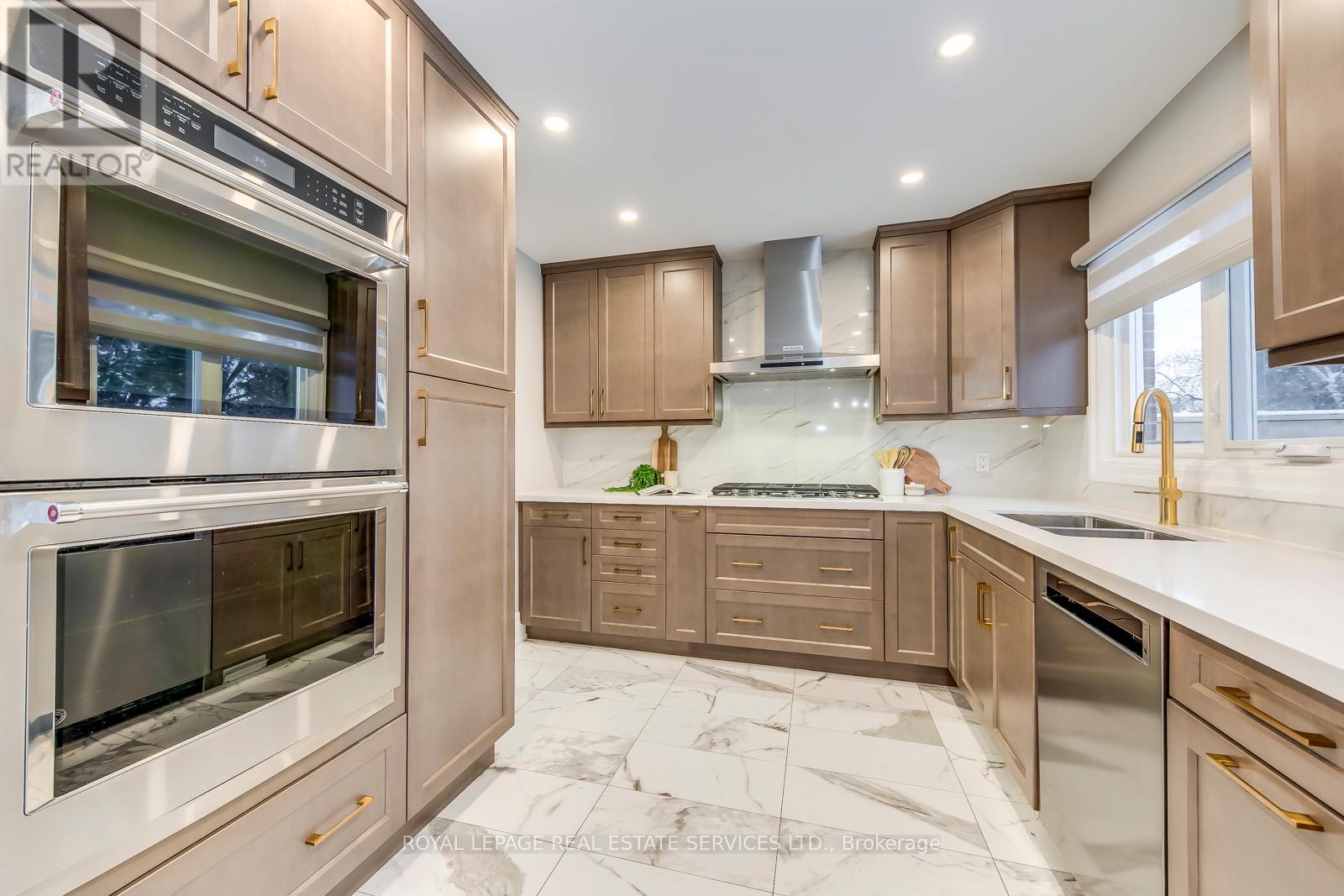 295 Canital Court, Mississauga, Ontario  L4Z 3B7 - Photo 13 - W12666366