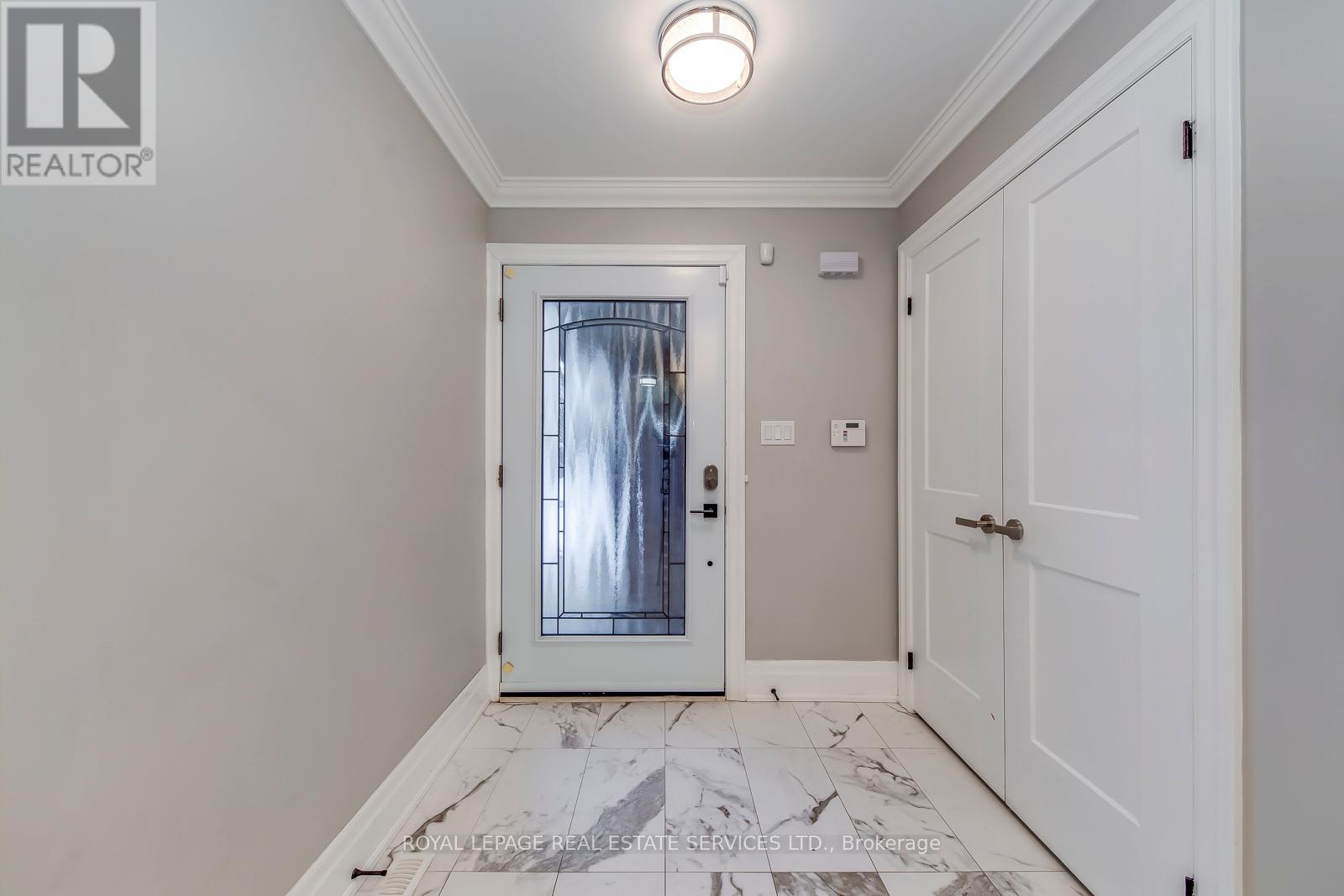 295 Canital Court, Mississauga, Ontario  L4Z 3B7 - Photo 3 - W12666366