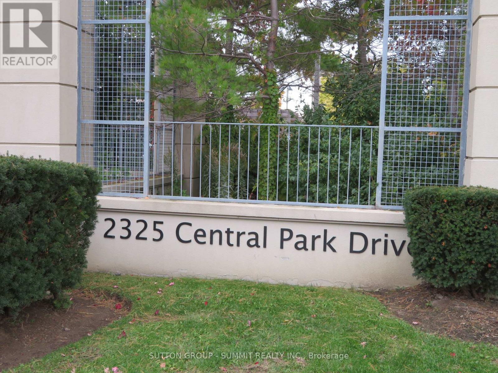 1001 - 2325 Central Park Drive, Oakville, Ontario  L6H 0E2 - Photo 2 - W12667850