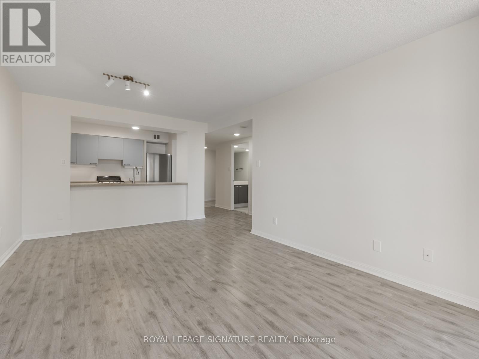 203 - 50 Eglinton Avenue W, Mississauga, Ontario  L5R 3P5 - Photo 11 - W12667920