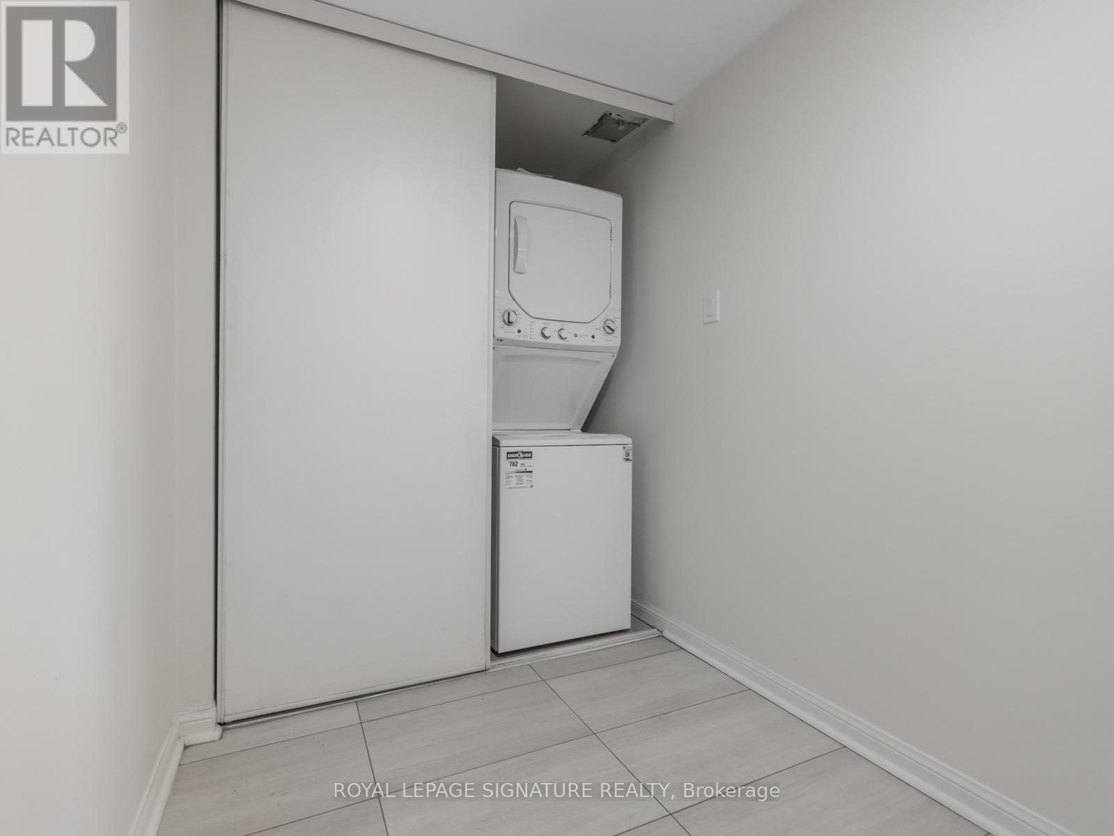 203 - 50 Eglinton Avenue W, Mississauga, Ontario  L5R 3P5 - Photo 21 - W12667920