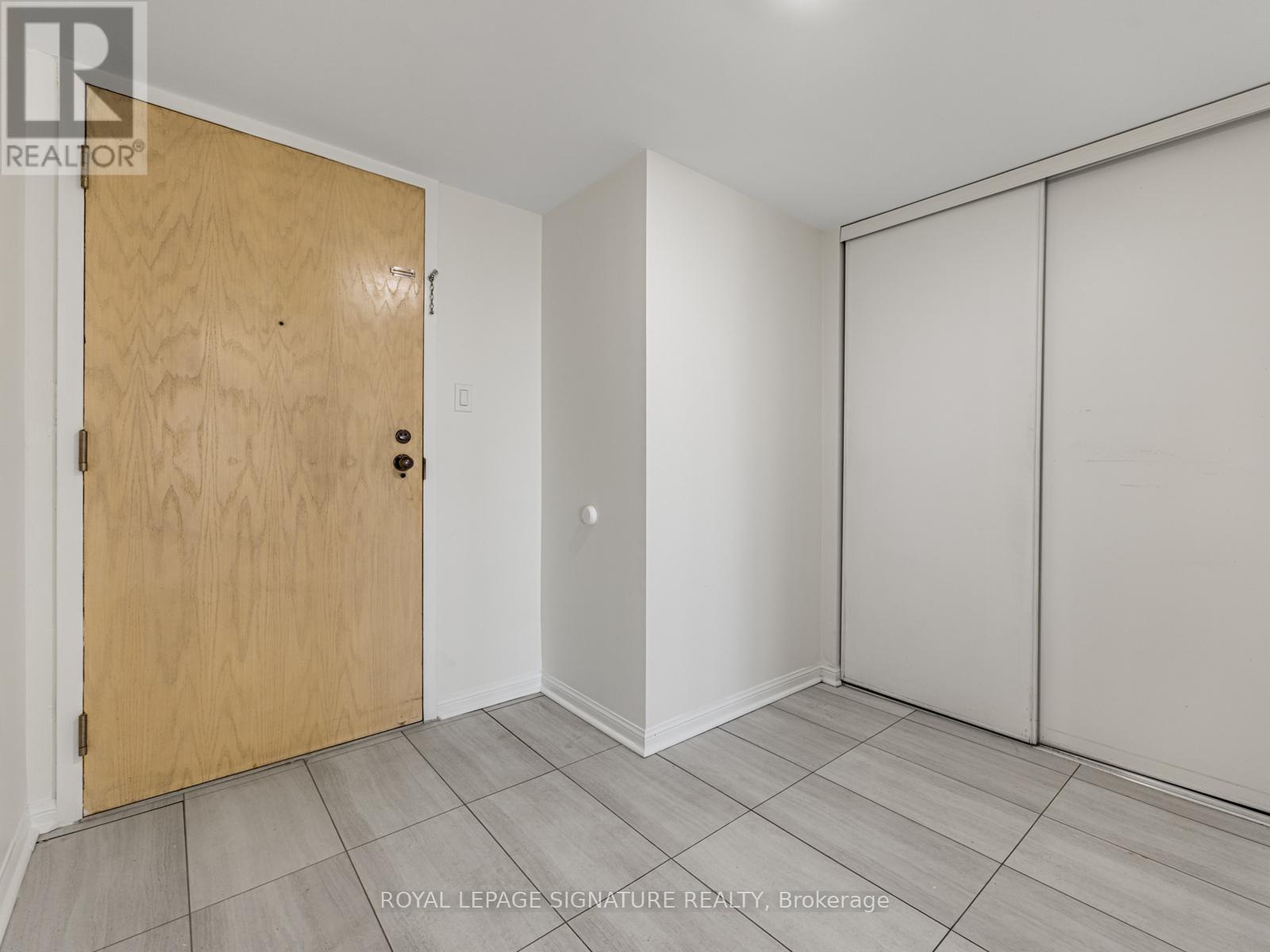 203 - 50 Eglinton Avenue W, Mississauga, Ontario  L5R 3P5 - Photo 4 - W12667920