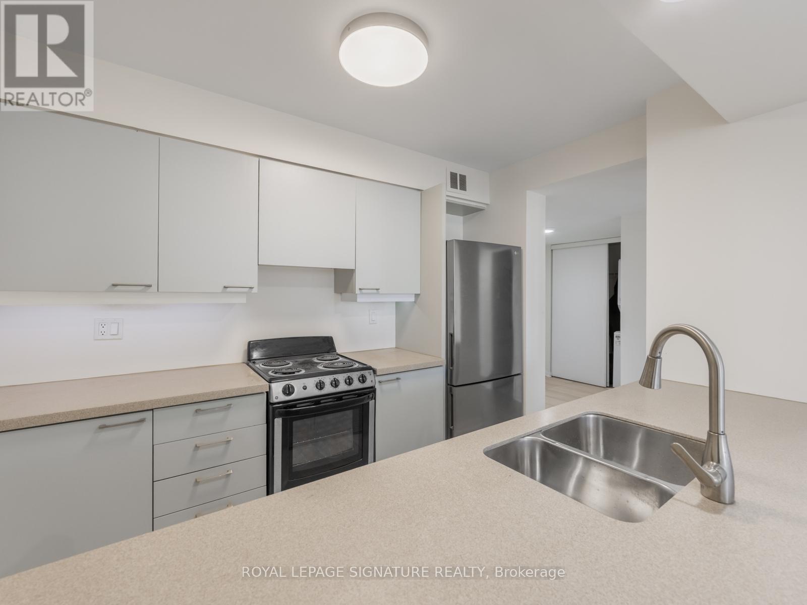 203 - 50 Eglinton Avenue W, Mississauga, Ontario  L5R 3P5 - Photo 7 - W12667920