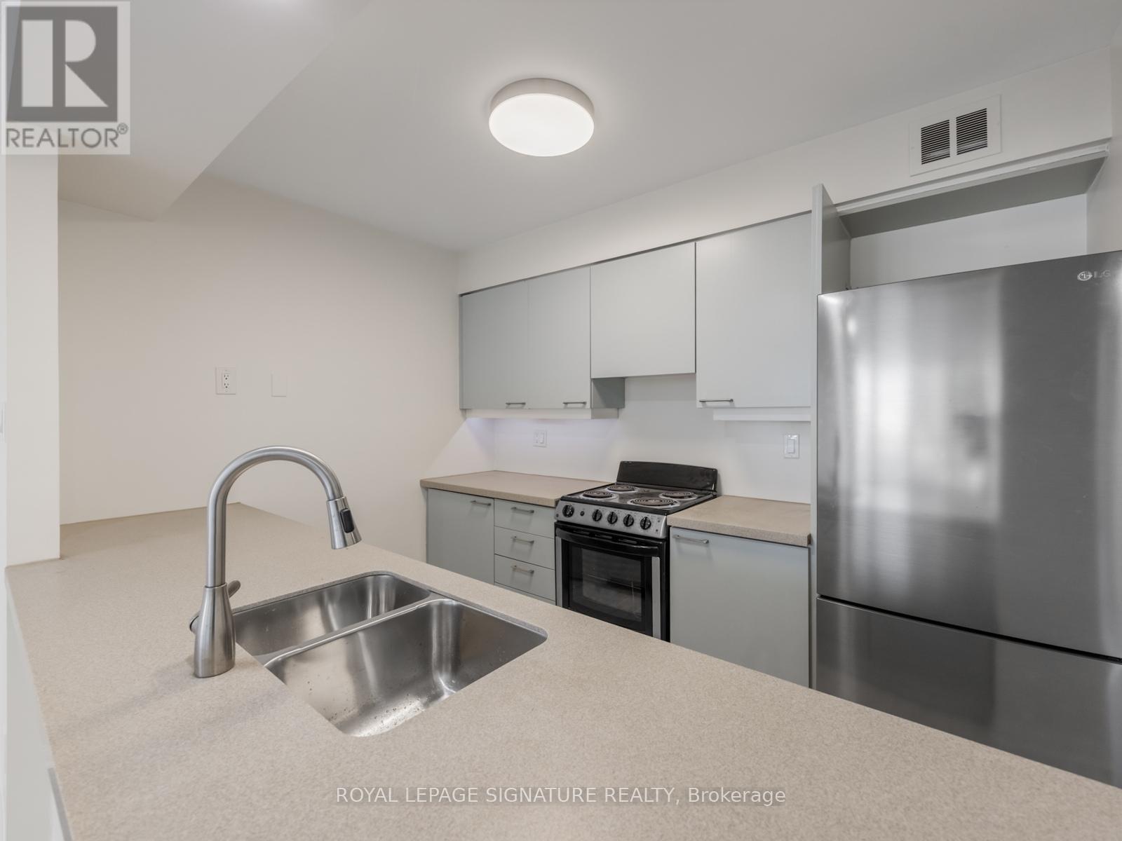 203 - 50 Eglinton Avenue W, Mississauga, Ontario  L5R 3P5 - Photo 8 - W12667920