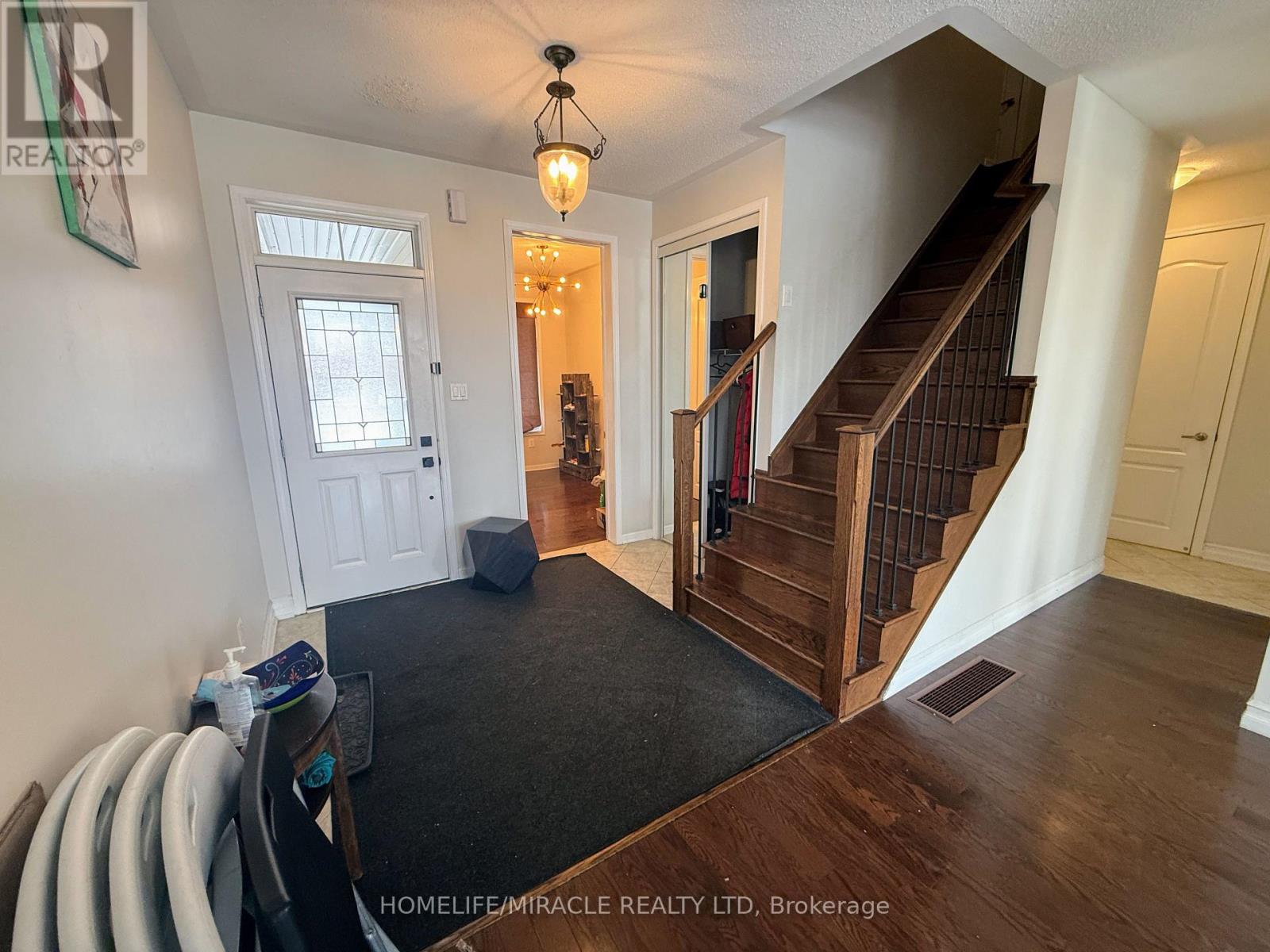 422 Cavanagh Lane, Milton, Ontario  L9T 8G6 - Photo 4 - W12667942