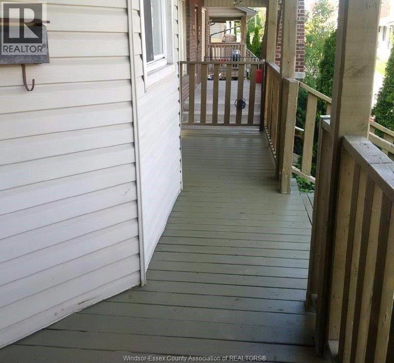 287 Rankin, Windsor, Ontario  N9B 2R4 - Photo 4 - 26000307