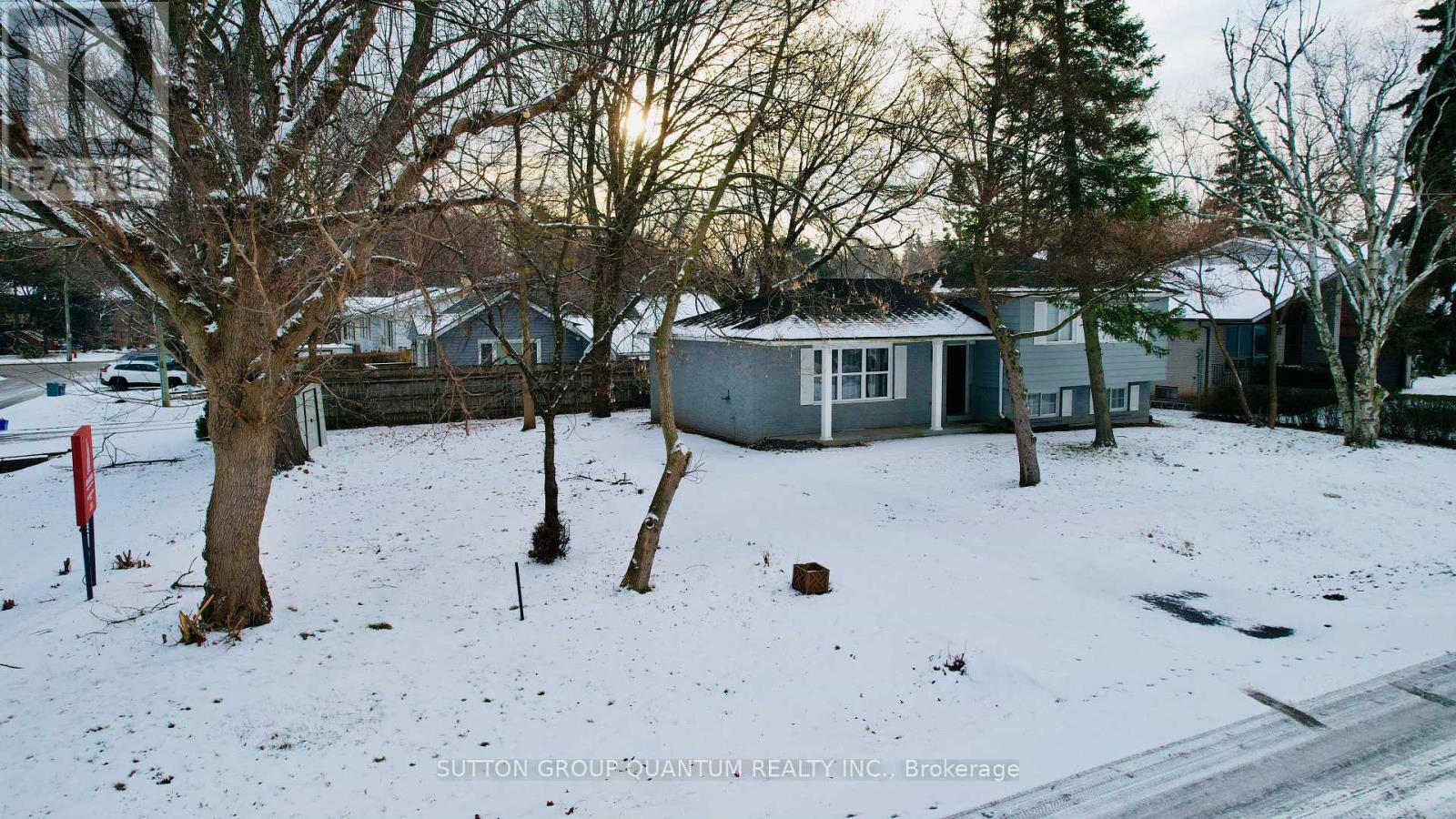 3118 Victoria Street, Oakville, Ontario  L6L 1K2 - Photo 3 - W12667952