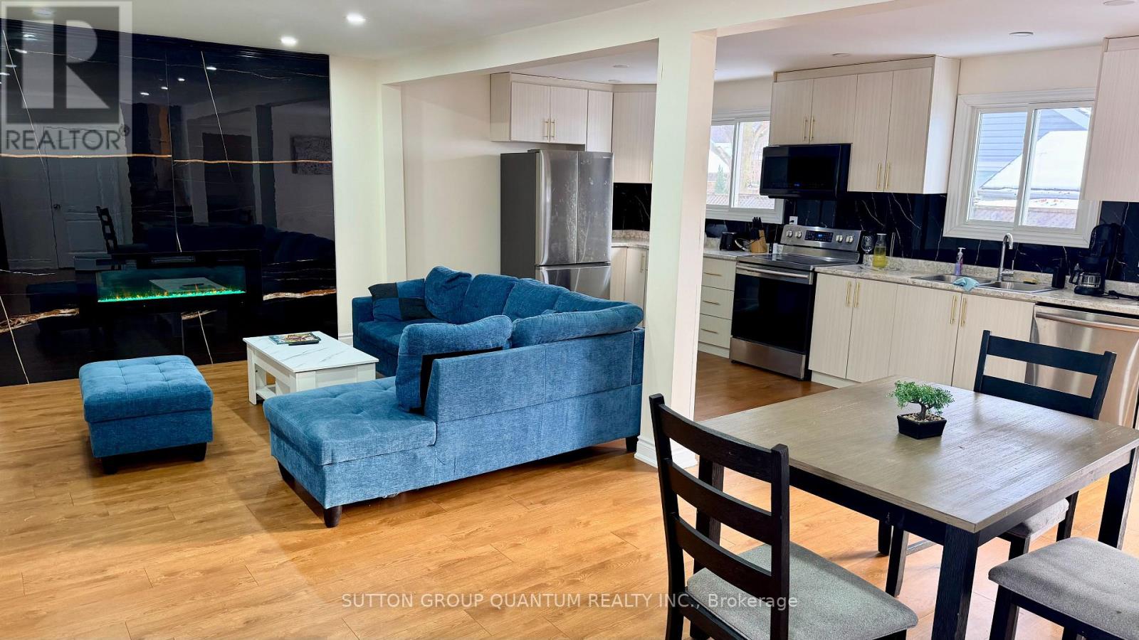 3118 Victoria Street, Oakville, Ontario  L6L 1K2 - Photo 4 - W12667952